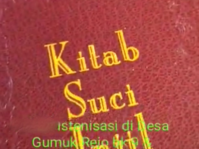 Sebuah "kitab suci" yang berisi kitab suci.