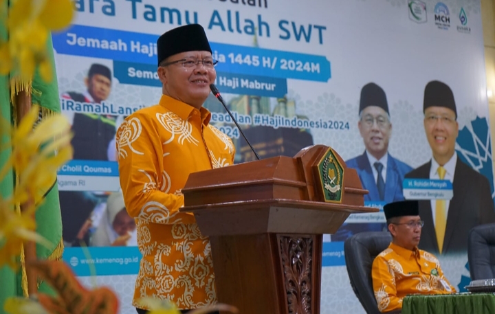 Lepas Kloter Pertama JCH Provinsi Bengkulu, Gubernur Rohidin Doakan Menjadi Haji Mabrur