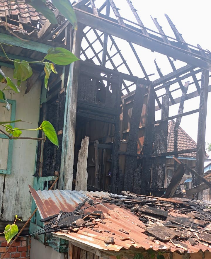 Cuaca Panas Ekstrem Si Jago Merah Berulah Lagi Satu Rumah Terbakar Api Di Desa Miji Kecamatan Kandis.