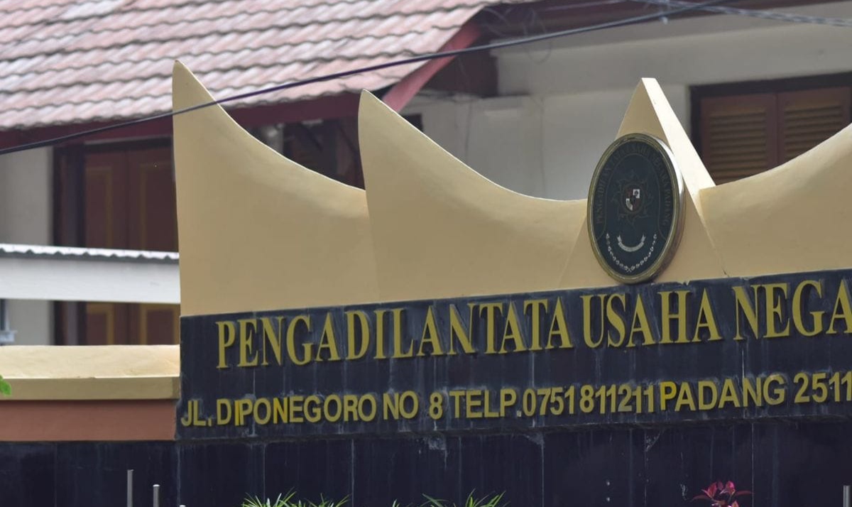 Sidang Perdana Sengketa Informasi Publik Bank Nagari di PTUN Padang, Hakim Minta Penjelasan Para Pihak.