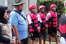 Pemuda Nagari Sundata Dilatih Jadi Pemandu Arung Jeram.